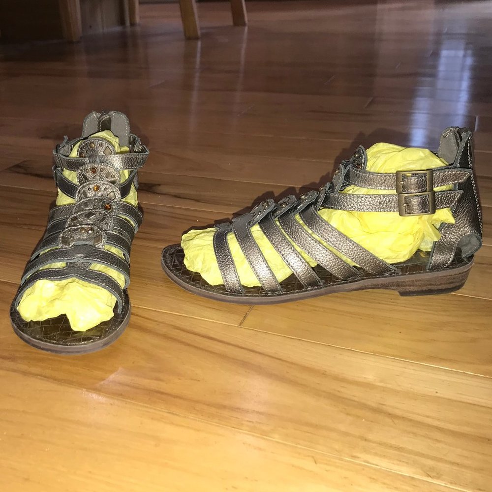 A.N.A Pewter Leather Strappy Gladiator Sandals 7M